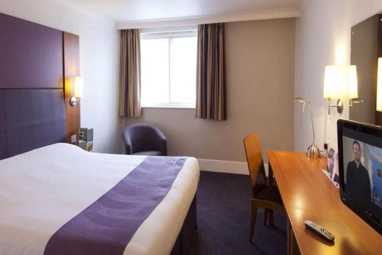 Premier Inn Bristol Filton Buitenkant foto