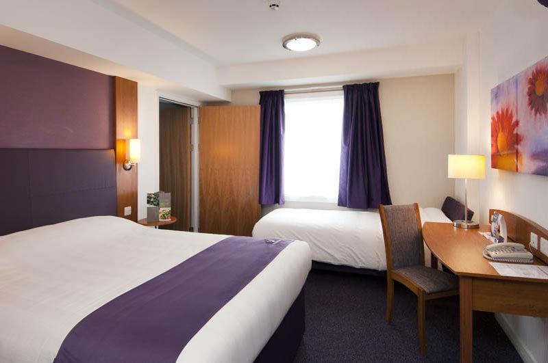 Premier Inn Bristol Filton Buitenkant foto